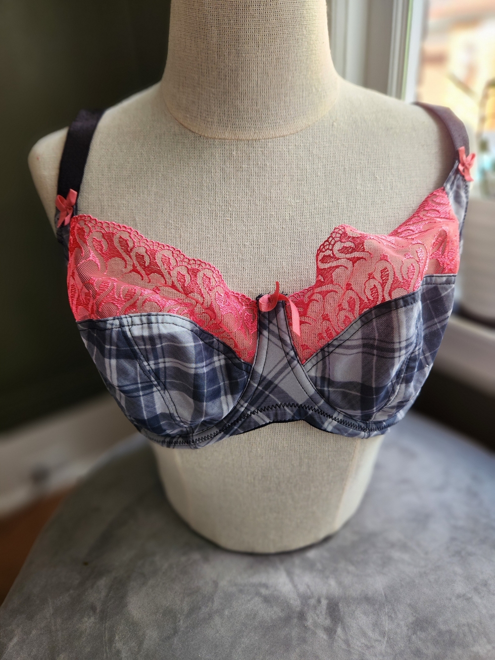 Tartan Bra - Black and pink details - Size 36 F - Sample garments